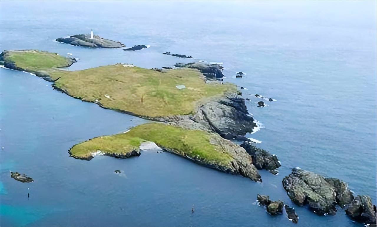 中国最便宜最美海岛                    原创            世界上最便宜的海岛：三千亩只卖4300元，闲置至今一直没人买                                    