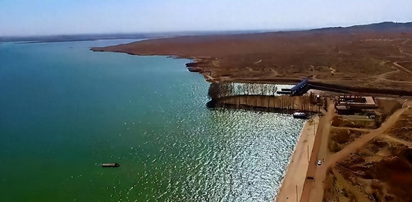 亚洲最大沙漠水库：我国耗时多年建造而成，一年不到却尝到恶果，为什么？中国最失败的建造者是谁