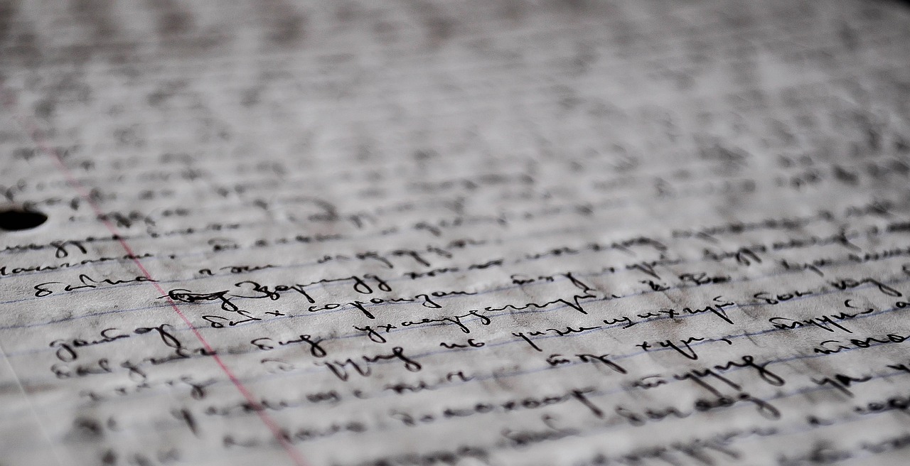 世界上最感动的语言作文,董卿曾说，微笑是这世界上最美的语言.的确，是什么作文（世界上最感动的一句话是什么）