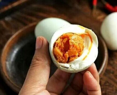 汪汪世界上最牛的鸡蛋,有什么办法腌出来的鸡蛋出油还好吃？