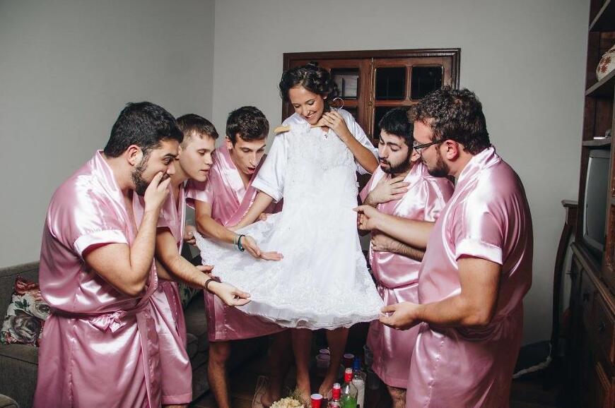 中国最搞笑新娘网红新娘撞脸霍思燕，新郎更抢镜，网友大呼：新娘还有妹妹吗，你怎么看?