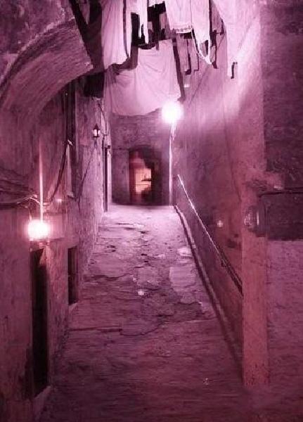 世界前十所诡异场所图片,十年来韩国最恐怖的电影《昆池岩》，千万别一个人看！