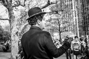 世界富豪榜前十名的有帅哥吗?，世界首富前十都是男的